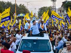 गुजरात के रोड शो में सीएम केजरीवाल ने झोंकी ताकत, महंगाई को लेकर विपक्ष पर साधा निशाना