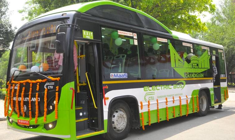 Chandigarh News, Electric buses will run in Chandigarh, green flag for 40 electric buses Chandigarh News: ਚੰਡੀਗੜ੍ਹ 'ਚ ਦੌੜਣਗੀਆਂ ਬਿਜਲੀ ਵਾਲੀਆਂ ਬੱਸਾਂ, 40 ਇਲੈਕਟ੍ਰਿਕ ਬੱਸਾਂ ਨੂੰ ਹਰੀ ਝੰਡੀ