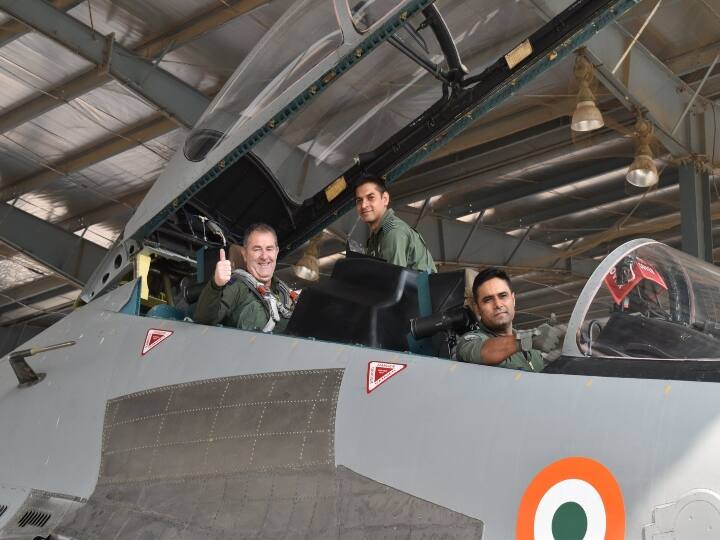 LCA और LCH के अलावा, IAF की टुकड़ी में Su-30 MKI, राफेल और जगुआर लड़ाकू विमान, साथ ही Mi-17 हेलीकॉप्टर शामिल हैं