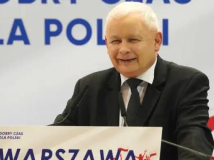 Poland Leader Jaroslaw kaczynski blames young women for drinking low birth rate पोलिश नेता का दावा-महिलाएं जमकर छलका रहीं जाम, तभी कम हुआ बर्थ रेट