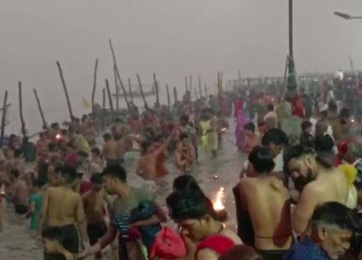 આ દિવસે નદી-તળાવ કે કુંડમાં લોટના દીવા બનાવીને દીવા પ્રગટાવવામાં આવે છે. તેનાથી અકાળ મૃત્યુનો ભય સમાપ્ત થાય છે અને સુખ-સમૃદ્ધિ રહે છે.