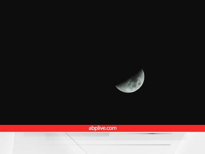 Chandra Grahan 2022: आखिरी चंद्र ग्रहण आज है. भारत में यह चंद्रग्रहण आज शाम 5.32 मिनट पर दिखाई देगा और शाम 6.18 मिनट पर खत्म होगा. ज्योतिष शास्त्र में ग्रहण को अशुभ घटना माना जाता है. इस दौरान तुलसी और कुश का विशेष महत्व माना जाता है.