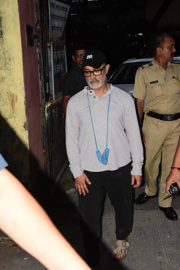 आमिर खान की इन तस्वीरों को देख उनके चाहने वाले काफी परेशान नज़र आ रहे हैं.