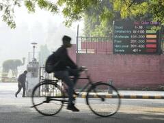 दिल्ली में अब भी सांस पर संकट बरकरार, बहुत खराब श्रेणी में हवा की हालत, 321 है AQI