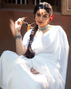 Sree Mukhi: తెల్లచీర, పెద్ద బొట్టుతో గంగూబాయిలా రెడీ అయిన శ్రీముఖి