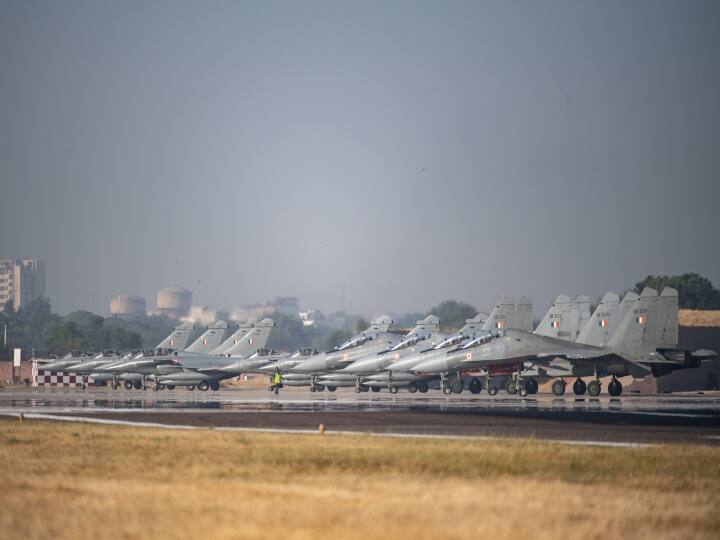 चौधरी ने भारत और फ्रांस, दोनों वायु सेनाओं के बीच बढ़ती अंतःक्रियाशीलता पर भी प्रकाश डाला, जो 2003 से एक नियमित द्विपक्षीय अभ्यास के साथ अभ्यास के प्रत्येक संस्करण के साथ विकसित हो रहा है.