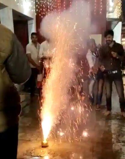 ਸਾਲ ਦਾ ਆਖਰੀ ਚੰਦਰ ਗ੍ਰਹਿਣ ਪੂਰਾ ਹੋ ਗਿਆ ਹੈ ਅਤੇ ਸਾਰੇ ਮੰਦਰਾਂ ਦੇ ਕਪਾਟ ਵੀ ਖੁੱਲ੍ਹ ਗਏ ਹਨ। ਮੰਦਰਾਂ ਨੂੰ ਪਾਣੀ ਨਾਲ ਧੋਤਾ ਜਾ ਰਿਹਾ ਹੈ, ਮੰਤਰਾਂ ਦੇ ਜਾਪ ਨਾਲ ਪੂਜਾ-ਪਾਠ ਵੀ ਕੀਤਾ ਜਾ ਰਿਹਾ ਹੈ। ਛੱਤੀਸਗੜ੍ਹ 'ਚ ਚੰਦਰ ਗ੍ਰਹਿਣ 5:21 'ਤੇ ਸ਼ੁਰੂ ਹੋਇਆ ਅਤੇ 6:19 'ਤੇ ਸਮਾਪਤ ਹੋਇਆ। ਇਸ ਤੋਂ ਬਾਅਦ ਲੋਕਾਂ ਨੇ ਆਪਣੇ ਘਰਾਂ ਨੂੰ ਸ਼ੁੱਧ ਪਾਣੀ ਨਾਲ ਧੋ ਕੇ ਸ਼ੁੱਧੀਕਰਣ ਕਰਨਾ ਸ਼ੁਰੂ ਕਰ ਦਿੱਤਾ।