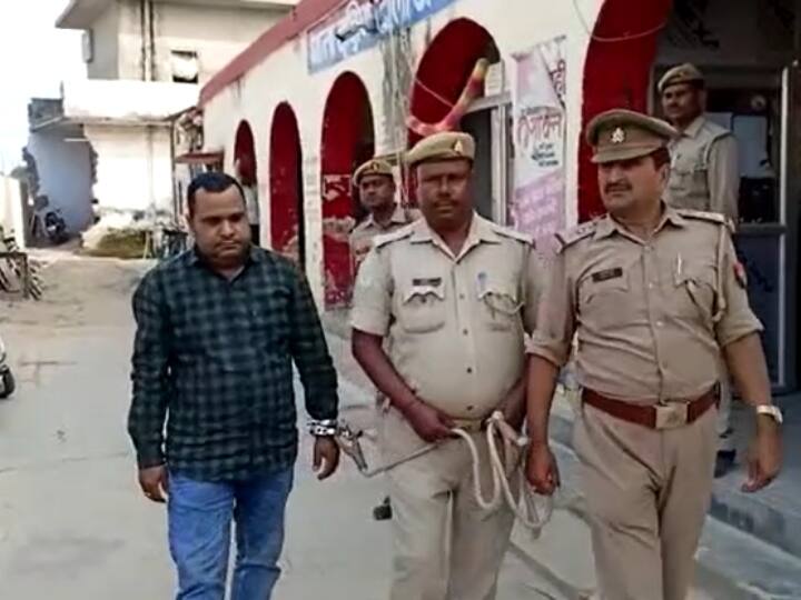 Mau Uttar Pradesh Police arrested and sent to jail ATM hacker doing fraud as journalist ANN Mau News: शातिर ATM हैकर को पुलिस ने दबोचा, फर्जी आईकार्ड दिखाकर जमाता था धौंस, 44 कार्ड बरामद