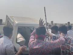 बाड़मेर: पचपदरा रिफाइनरी के बाहर बवाल, गाड़ियों में आगजनी, अधिकारियों ने ऐसे बचाई जान