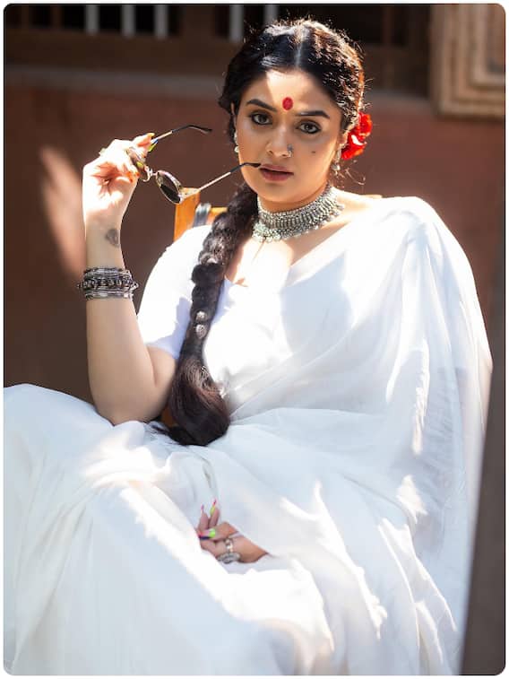 బాలీవుడ్ హీరోయిన్ రేంజ్‌లో శ్రీముఖి మాస్ లుక్కు