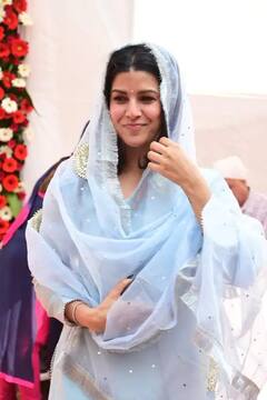 ਗੁਰਪੁਰਬ ਮੌਕੇ ਗੁਰਦੁਆਰਾ ਸਾਹਿਬ ‘ਚ ਸੇਵਾ ਕਰਦੀ ਨਜ਼ਰ ਆਈ ਬਾਲੀਵੁੱਡ ਅਦਾਕਾਰਾ ਨਿਮਰਤ ਕੌਰ, ਫ਼ੈਨਜ਼ ਨੂੰ ਪਸੰਦ ਆਇਆ ਸਾਦਗ਼ੀ ਭਰਿਆ ਅੰਦਾਜ਼