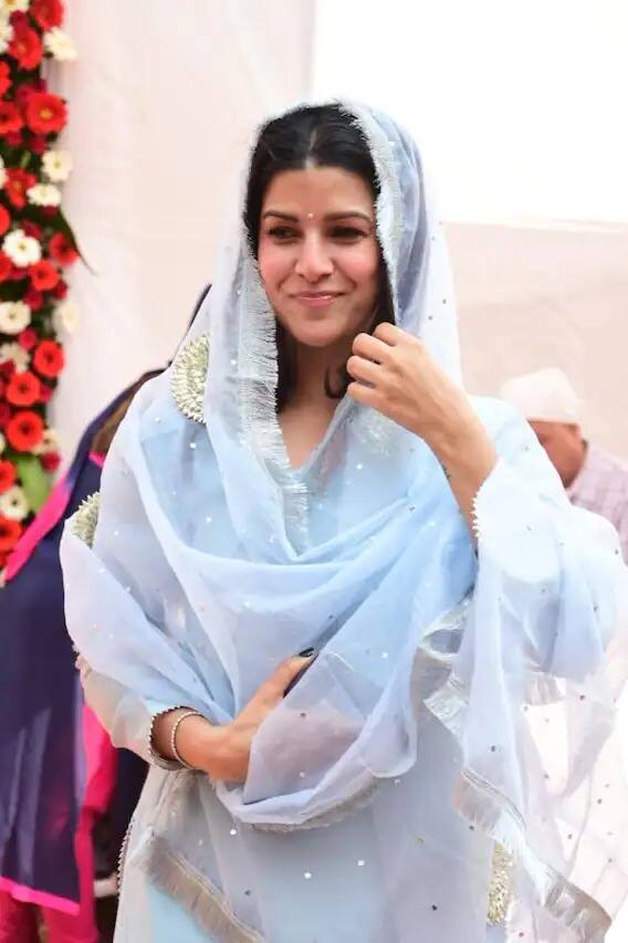 ਨਿਮਰਤ ਨੇ ਫਿਲਮ 'ਦਸਵੀ' 'ਚ ਆਪਣੀ ਦਮਦਾਰ ਅਦਾਕਾਰੀ ਨਾਲ ਲੱਖਾਂ ਲੋਕਾਂ ਦਾ ਦਿਲ ਜਿੱਤ ਲਿਆ ਹੈ। ਹਾਲ ਹੀ 'ਚ ਅਭਿਨੇਤਰੀ ਨੂੰ ਗੁਰਦੁਆਰਾ ਸਾਹਿਬ 'ਚ ਦੇਖਿਆ ਗਿਆ ਸੀ।