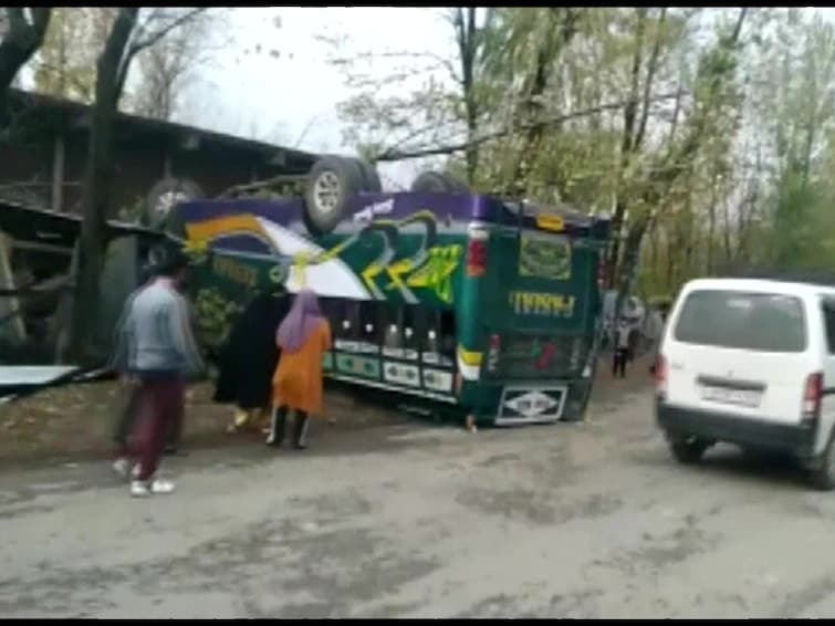 20 Rushed To Hospital After Bus Accident In J&K's Kupwara 20 Rushed To Hospital After Bus Accident In J&K's Kupwara