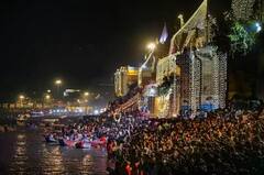 In Photos: દેવ દિવાળી પર રોશનીથી ઝગમગી ઉઠ્યા કાશી, મથુરા અને હરિદ્વારના ઘાટ, જુઓ તસવીરો