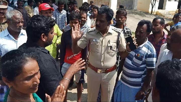 Crime: பெண்ணுக்கு விஷம் கொடுத்து கொலை; கள்ளக் காதலனை கைது செய்ய கோரி போராட்டம்