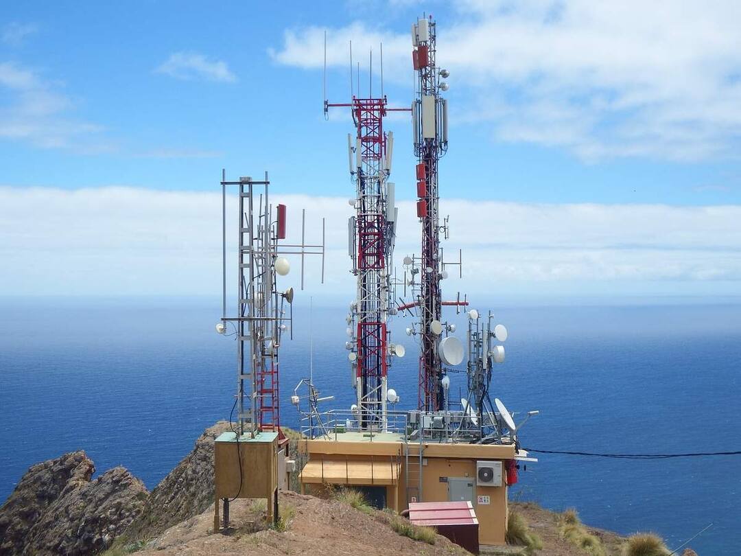 Samsung 5G Milestone: 5G సర్వీసులో సామ్ సంగ్ సరికొత్త రికార్డు, డౌన్ లోడ్ స్పీడ్ ఎంతో తెలిస్తే షాకవుతారు Samsung Reaches 5G Milestone, Achieves Record-Breaking 1.75 Gbps Download Speed At 10 Km Distance, Check Details Samsung 5G Milestone: 5G సర్వీసులో సామ్ సంగ్ సరికొత్త రికార్డు, డౌన్ లోడ్ స్పీడ్ ఎంతో తెలిస్తే షాకవుతారు