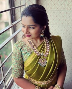 Nakshathra Nagesh: பச்சை வண்ண பூவே..! புடவையில் 