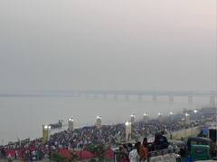 Kartik Purnima Images: बिहार में कार्तिक पूर्णिमा पर स्नान के लिए उमड़े लोग, देखें ये खास तस्वीरें