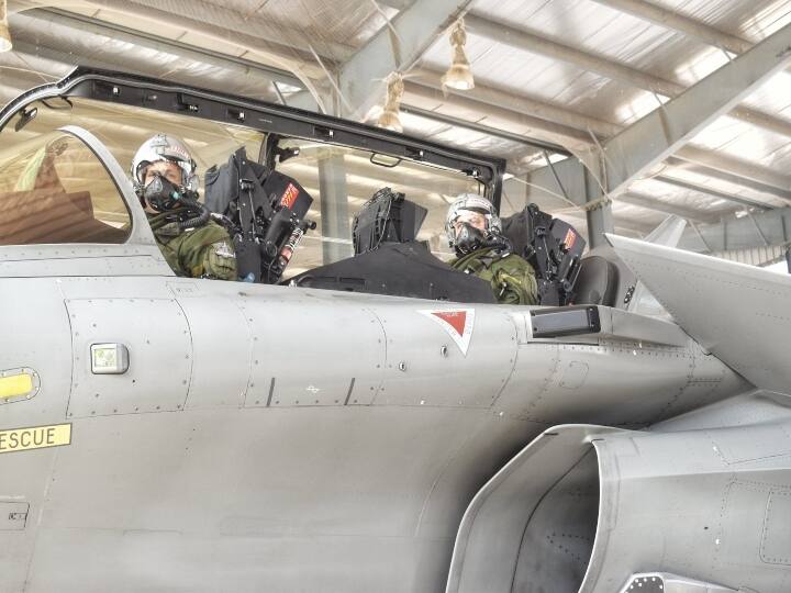 इससे पहले, फ्रांसीसी वायु और अंतरिक्ष बल के चीफ ऑफ स्टाफ, जनरल स्टीफन मिल ने सोमवार को सेना प्रमुख जनरल मनोज पांडे और नौसेना के वाइस चीफ एडमिरल एसएन घोरमडे से मुलाकात की,