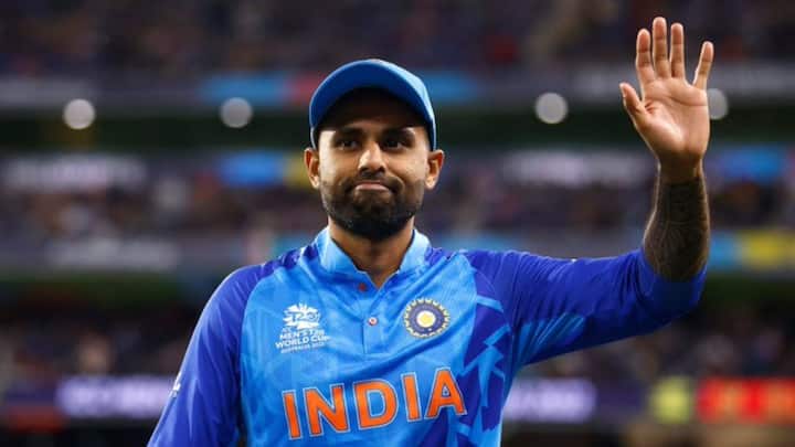 তালিকায় তৃতীয় স্থানে রয়েছেন আইসিসির বিচারে বর্তমান বিশ্বের এক নম্বর টি-টোয়েন্টি ব্যাটার সূর্যকুমার যাদব।