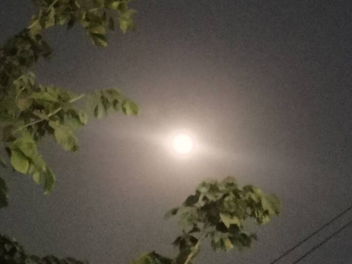 कई सालों बाद ऐसा हुआ है कि गुरु पूर्णिमा के दिन चंद्र ग्रहण लगा है. चंद्र ग्रहण लगने से पहले सूतक लग गया था जिस पर प्रदेश के लगभग सभी मंदिरों के कपाट बंद हो गए थे. अब चंद्र ग्रहण खत्म होने के बाद छत्तीसगढ़ के सभी मंदिरों के कपाट खुल गए हैं.