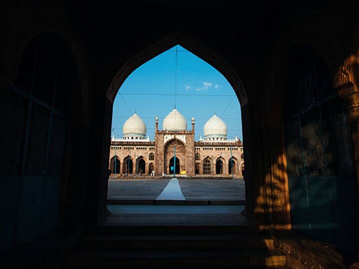 A trip to Madhya Pradesh's cultural monuments would be incomplete without a stop at this majestic mosque in the capital city of Bhopal. The Taj-Ul-Masajid, which literally translates to 