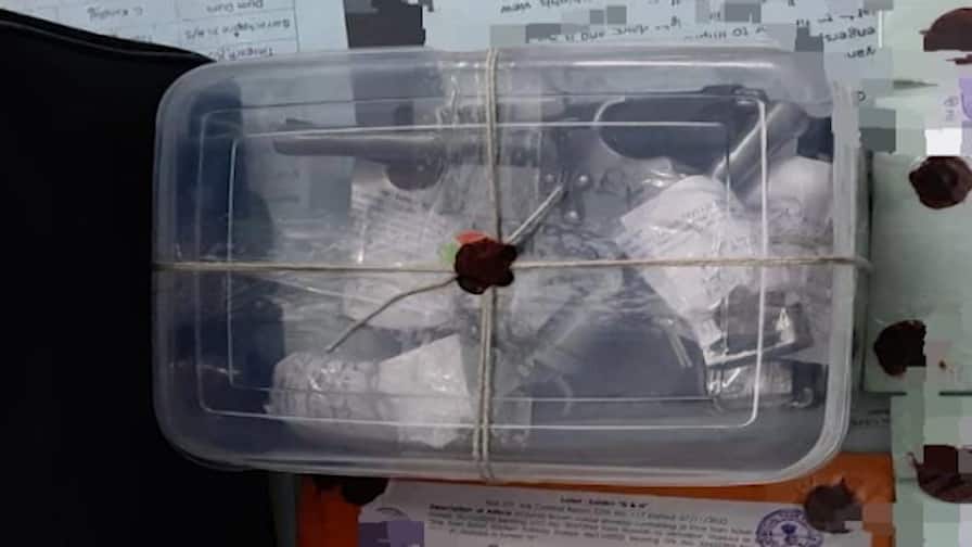 Multiple firearms including pistols and shutters! A man caught from train Arms Recovered: পিস্তল, শটারসহ একাধিক আগ্নেয়াস্ত্র! চলন্ত ট্রেন থেকে অস্ত্র সমেত ধৃত এক ব্যক্তি