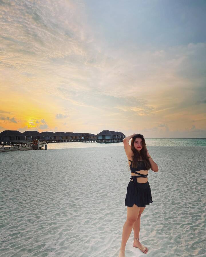 అందాల బొమ్మ మెహ్రీన్ పిర్జాదా మాల్దీవుల్లో బికినీలో షికార్లు కొడుతోంది. -Image Credit: Mehreen Pirzada/Instagram