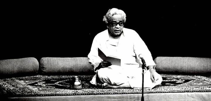 पु. ल. देशपांडे यांचा 'देवबाप्पा' हा सिनेमा प्रेक्षकांच्या पसंतीस उतरला. या सिनेमातील 'नाच रे मोरा' हे गाणं चांगलचं लोकप्रिय झालं.