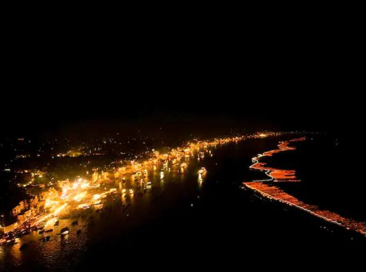 મહંત જિતેન્દ્ર મોહને જણાવ્યું કે કારતક માસની પૂર્ણિમાના દિવસે ભગવાન શિવે ત્રિપુરાસુર રાક્ષસનો વધ કર્યો હતો.