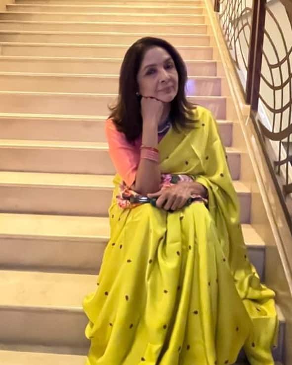 नीना गुप्ता ने अपनी पर्सनल लाइफ को लेकर बीते वक्त में जिस तरह का कदम उठाया उसे लोग काफी बोल्ड कहा करते थे, जिसपर बात करत हुए अब उन्होंने कहा है, 'जो डिसीजन मैंने लिया उसपर मैं रही. मैंने किसी की मदद नहीं मांगी, न फाइनैंशल न इमोशनल. जो मेरी परिस्थितियों के हिसाब से मुझे मिला उसको मैंने भुगता, सहा और मजा भी किया. अब और क्या करूं. या तो मैं रोती रहूं, या किसी के साथ भी जाकर शादी कर लूं कि मुझे बच्चा चाहिए'.