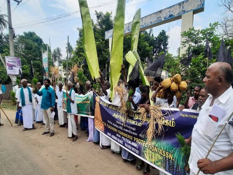 Thanjavur Thiruvaiyaaru Farmers protested against by pass road in Thanjavur TNN திருவையாறில் வாழை, நெல் மணிகளுடன் விவசாயிகள் நூதன ஆர்ப்பாட்டம்