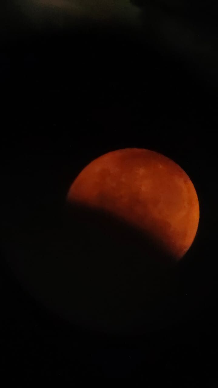 কলকাতার আকাশে বিকেল ৪টে ৫২-য় চাঁদ ওঠে।