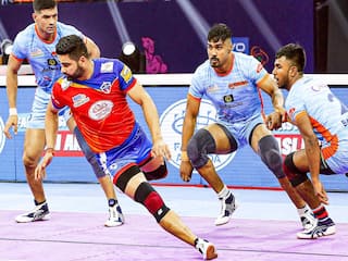 PKL 9: यूपी योद्धा और बंगाल वॉरियर्स के बीच टाई हुआ रोमांचक मुकाबला, प्रदीप नरवाल और मनिंदर सिंह का शानदार प्रदर्शन