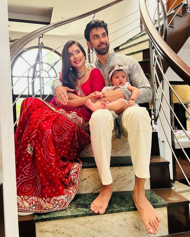 चारु असोपा ने राजीव सेन पर बतौर पति और पिता गायब रहने का आरोप लगाया. एक्ट्रेस ने इंटरव्यू में कहा था कि, प्रेग्नेंसी के दौरान राजीव हमेशा गायब रहते थे. यही नहीं, वह जियाना के साथ भी ज्यादा समय नहीं बिताते हैं.