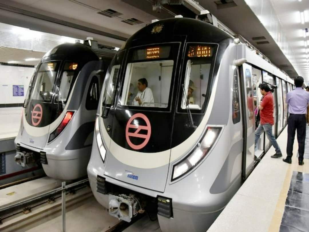 Delhi Metro To Operate From 5:15 AM At Select Stations, Boosts Trips Amid Chhath Return Rush DMRC Delhi Metro Boosts Trips Early Start Chhath Rush Pollution Delhi Metro To Operate From 5:15 AM At Select Stations, Boosts Trips Amid Chhath Return Rush