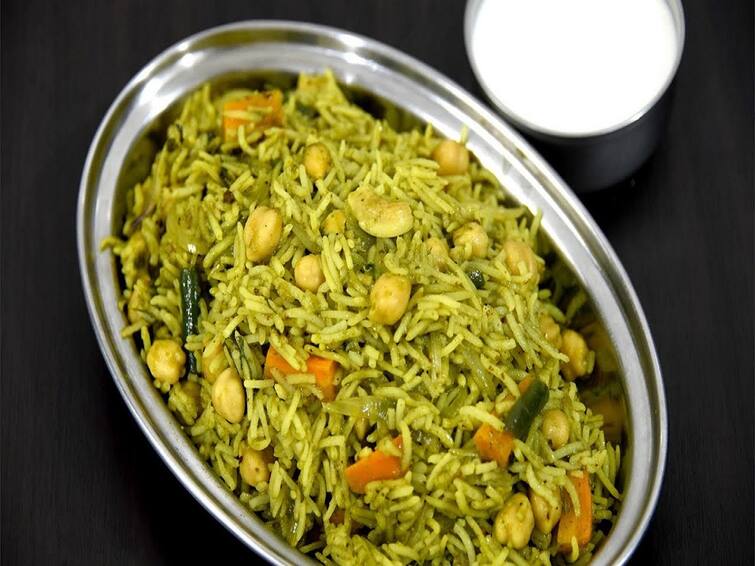 How To Make Chole Palak Pulao - Recipe By Chef Sanjeev Kapoor Palak pulao : லஞ்ச் பாக்ஸ் ரெசிப்பி போராடிக்குதா? இதோ ஈஸியான பாலக்கீரை புலாவ்.. 10 நிமிஷம் போதும்..