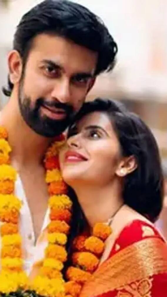 রাজীব-চারুর সম্পর্কের ওঠাপড়া