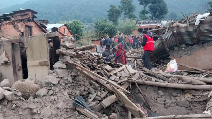 Nepal Earthquake Photo Gallery : मंगळवारी रात्री 1.57 वाजता  भारत, नेपाळ आणि चीनमध्ये भूकंपाचे धक्के जाणवले. भूकंपाचा केंद्रबिंदू नेपाळ होता.
