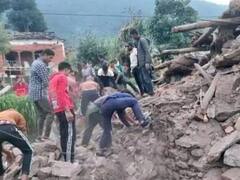 Nepal Earthquake : भूकंपामुळे ढिगाऱ्यात गाडले 6 जण, रात्रीच्या थंडीत नागरिकांचे हाल, पाहा फोटो