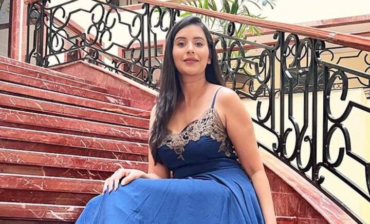 তবে রাজীবও থেমে নেই। তাঁর দাবি, আগেও একবার বিয়ে হয়েছিল চারুর। কিন্তু সে কথা লুকিয়ে গিয়েছিলেন বেমালুম। বিয়ের পর চারুর প্রথম বিবাহের কথা জানতে পারেন তিনি।