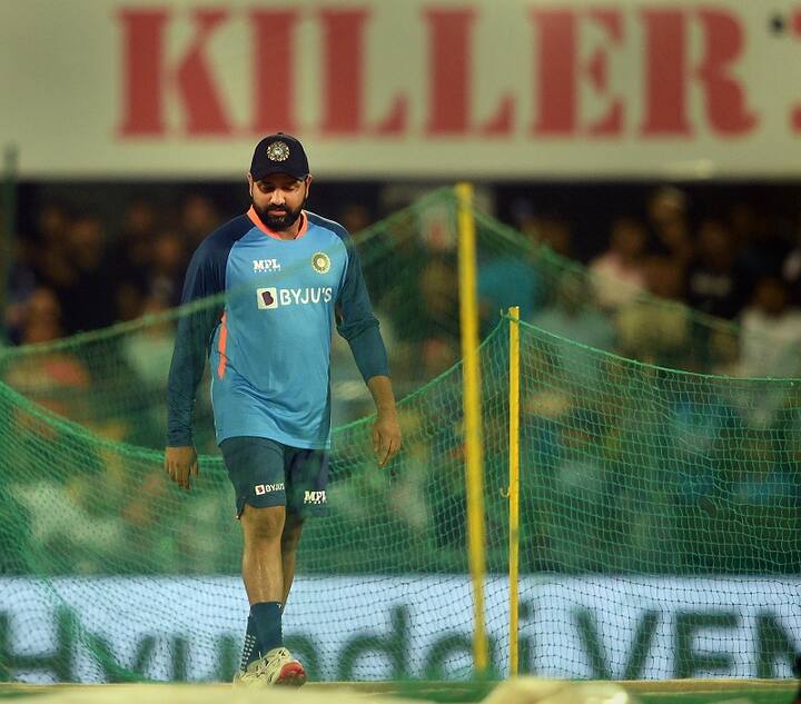 রোহিত অবশ্য বেশি ভাবতে নারাজ। বলেছেন, 'শুধু আমি কেন, কোনও ক্রিকেটারেরই একটা নক আউট ম্যাচের পারফরম্যান্স দিয়ে মূল্যায়ণ করা ঠিক নয়।।'