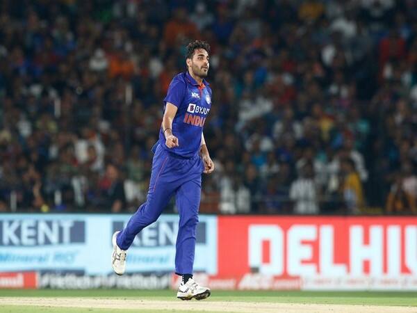 ভুবনেশ্বর কুমার অভিজ্ঞ পেসার হিসেবে দলে থাকছেন। তিনিও প্রতি ম্যাচেই নিজের নামের প্রতি সুবিচার করেছেন। শুরুর দিকে বোলিং আক্রমণে ভুবির উপস্থিতি চাপ বাড়িয়েছে প্রতিপক্ষের।