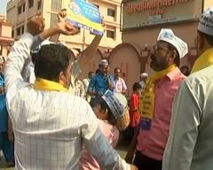 Gujarat Election 2022: સુરતની કતારગામ બેઠક પરથી ગોપાલ ઈટાલિયાના નામની જાહેરાત થતાં સમર્થકોએ આ રીતે કરી ઉજવણી, જુઓ તસવીરો