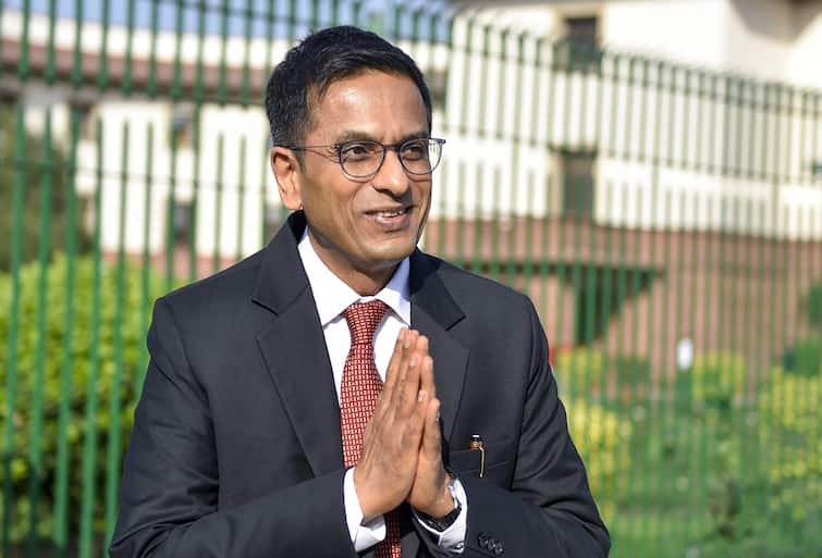 Justice DY Chandrachud to take oath as 50th Chief Justice of India today marathi news Justice DY Chandrachud : न्यायमूर्ती धनंजय चंद्रचूड होणार देशाचे 50 वे सरन्यायाधीश, राष्ट्रपती द्रौपदी मुर्मू आज देणार शपथ