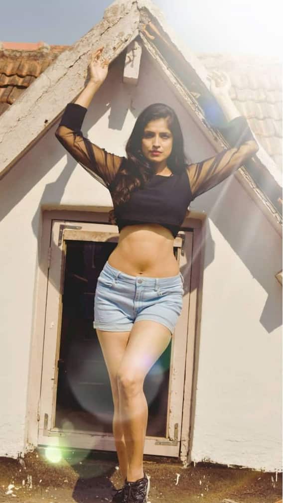 खुद से शादी करने वाली एक्ट्रेस का स्टनिंग अवतार