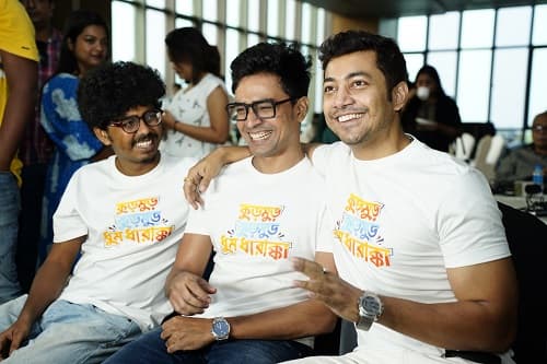 এই সিরিজের জন্য বন্ধুত্বে বিশেষ অ্যান্থেম তৈরি করেছে 'হইচই'। নাম 'কুড়মুড় কুড়মুড় ধুম ধারাক্কা'।