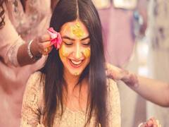 फूलों से नाज़ुक त्वचा मुरझाएगी नहीं बल्कि खिल उठेगी, अपनी शादी से 10 दिन पहले दुल्हन ऐसे रखें अपनी स्किन का ख्याल