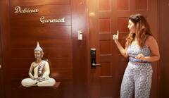 किसी महल से कम नहीं है देबिना और गुरमीत का घर, लिविंग रूम से बालकनी तक एक-एक कोना है खूबसूरत