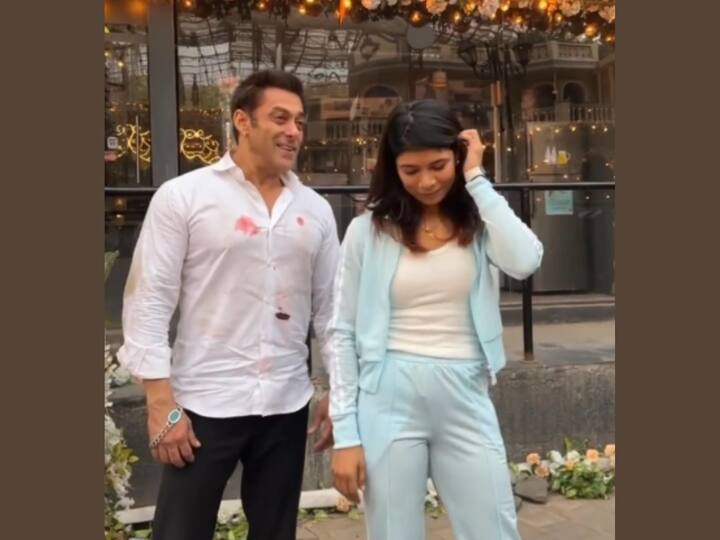 Salman Khan Recreates The Iconic Song 'Saathiya Yeh Tune Kya Kiya' With Boxer Nikhat Zareen Salman Khan Recreates The Iconic Song 'Saathiya Yeh Tune Kya Kiya' With Boxer Nikhat Zareen